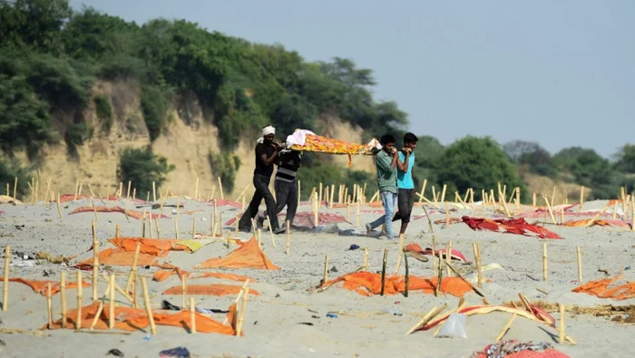 Cadavre morţi de COVID în India