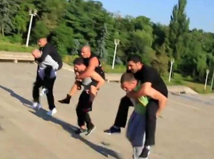 
    Băieţii cu bani se antrenează încă de la primele ore ale dimineţii  