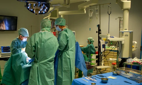 Cum sa alegi culoarea pentru uniforma medicala jpg