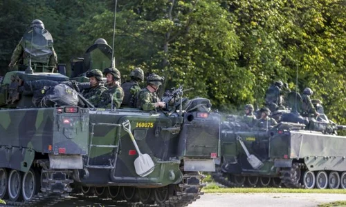 Armata suedeza efectuand manevre pe insula Gotland FOTO EPA-EFE
