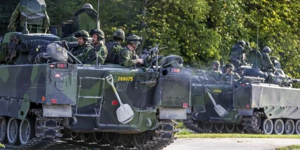 Armata suedeza efectuand manevre pe insula Gotland FOTO EPA-EFE