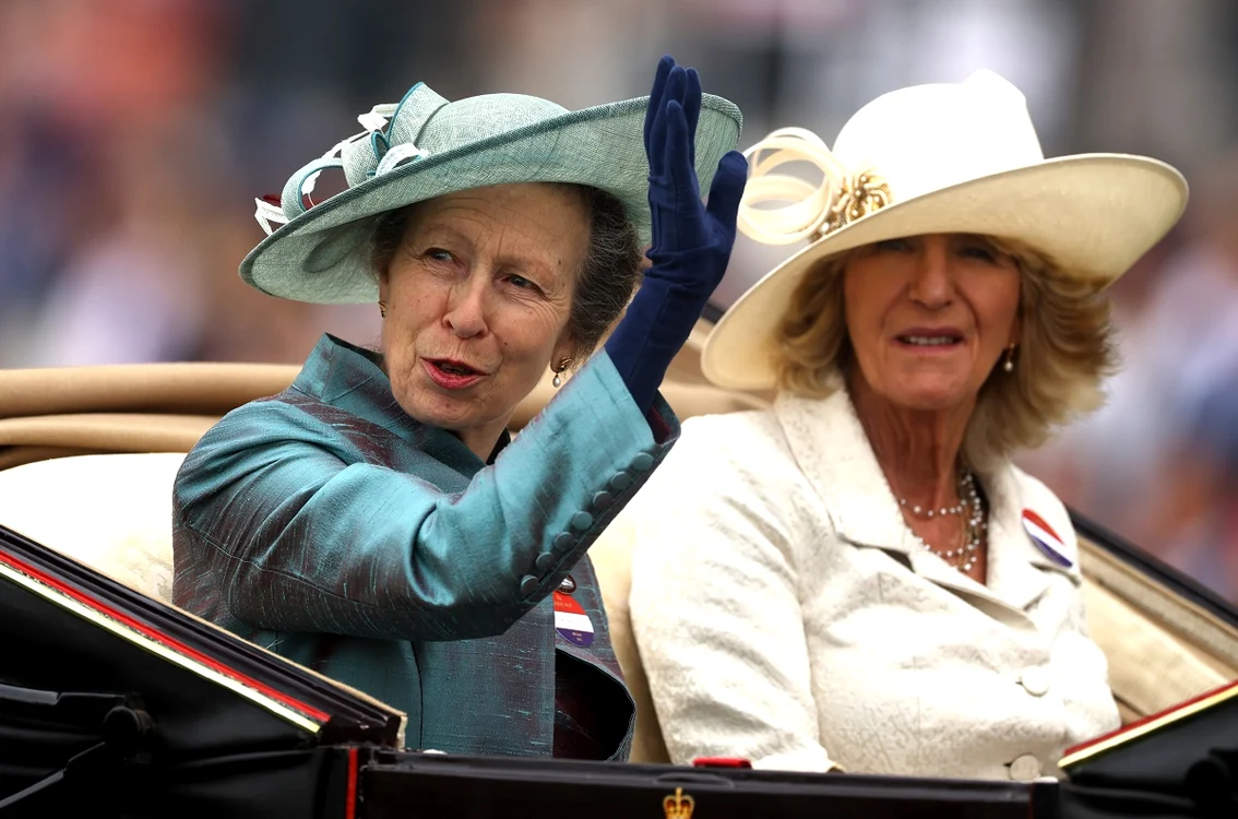 printesa anne si sora reginei camilla jpg