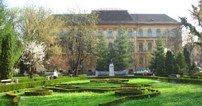 Colegiul Emanuil Ungureanu, unde se află secţia de vot nr.4