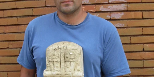 Târgovişte: Mihai Ionuţ Rusen, sculptorul pasionat de arme vechi