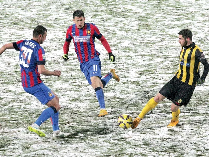 
    Campioana a ieşit din criză după un şoc termic suferit la Piatra Neamţ, sub o ninsoare ca-n poveştiFoto: sportpictures.eu  