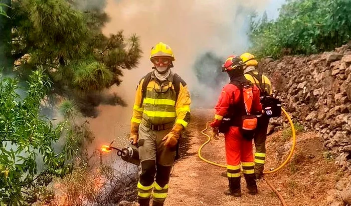 Pompierii se luptă de zile întregi cu incendiile FOTO www.dailymail.co.uk