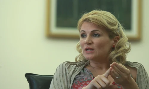 andreea paul vass jpeg