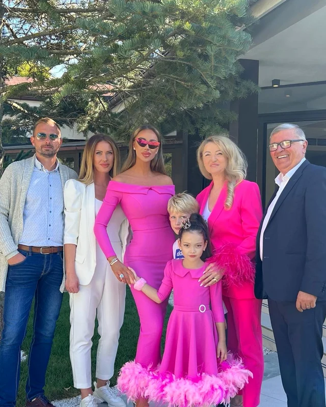 Bianca Drăgușanu și invitații de la petrecerea Sofiei FOTO Instagram
