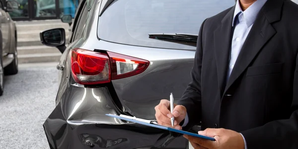 asigurare auto rca foto shutterstock