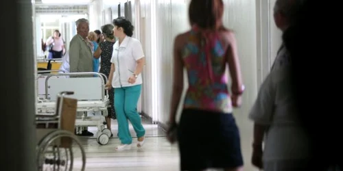 Conducerea Secţiei de Urologie spune că fostul asistent-şef a urmărit transferul la o secţie cu sporuri mai mari. 