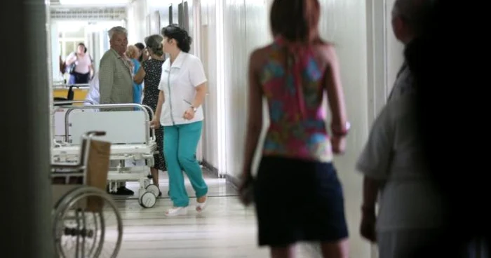 Conducerea Secţiei de Urologie spune că fostul asistent-şef a urmărit transferul la o secţie cu sporuri mai mari.