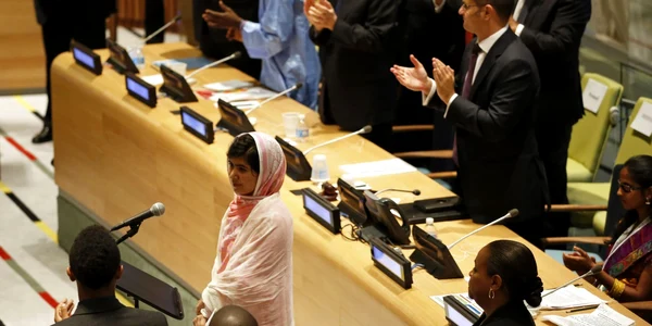 Malala Yousafzai adolescenta pakistaneza impuscata de taliban tine un discurs la ONU
