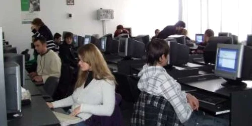 Elevii nemţeni nu au avut emoţii la simularea pentru Bacalaureat de astăzi