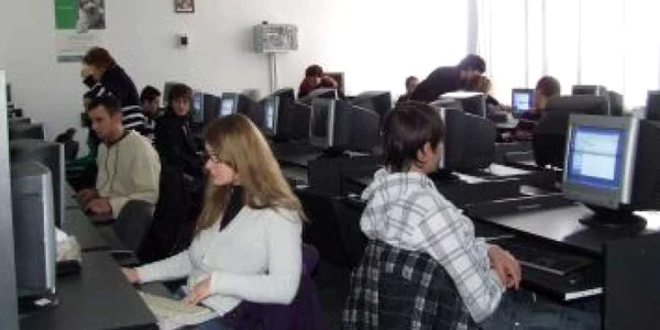 Elevii nemţeni nu au avut emoţii la simularea pentru Bacalaureat de astăzi