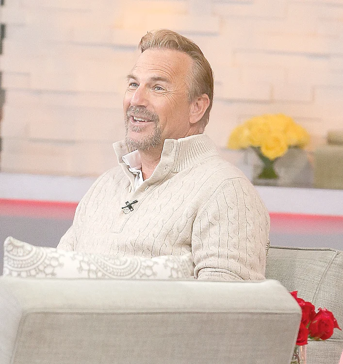 
    Kevin Costner a jucat în peste 50 de filme  