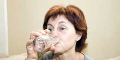 Un adult ar trebui să bea, în medie, doi litri de apă pe zi, iar aceasta nu ar trebui înlocuită cu sucuri dulci