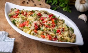 Salata de vinete cu ardei  Sursa foto shutterstock 2182615371 jpg