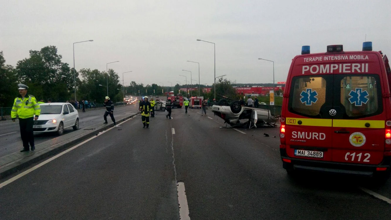 Accident pe DN1: La fața locului au intervenit trei echipaje SMURD și alte trei ambulanțe
