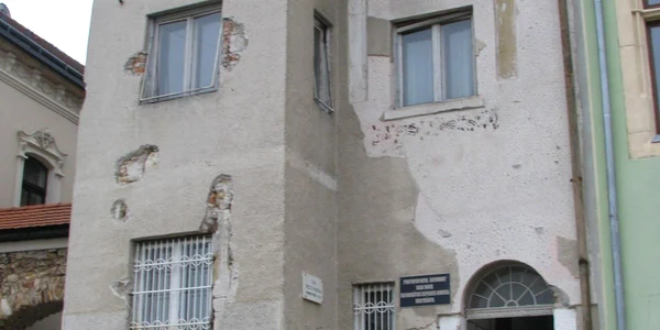 Casa Iancu de Hunedoara se prăbuşeşte din cauza neînţelegerilor între proprietari