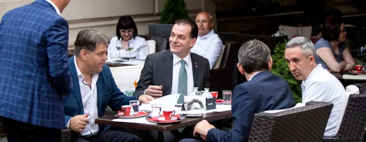 Premierul Ludovic Orban, relaxat social