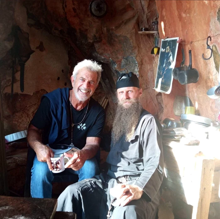 Mel Gibson pe Muntele Athos 1 jpg