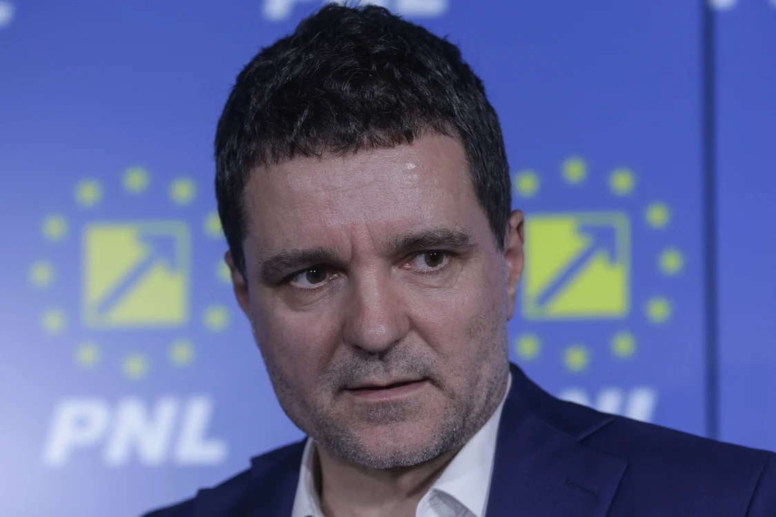 Nicușor Dan este suspect de Covid-19