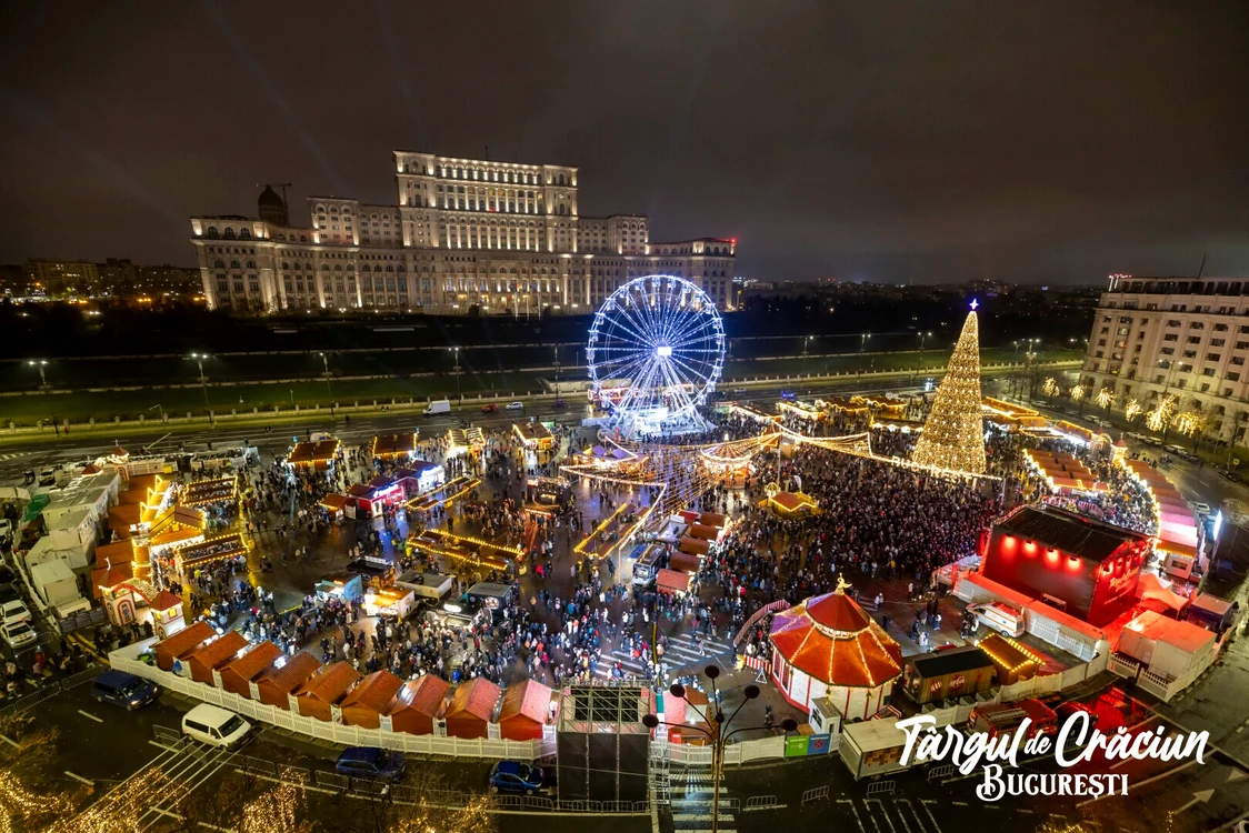 Vedere panoramică a Târgului de Crăciun