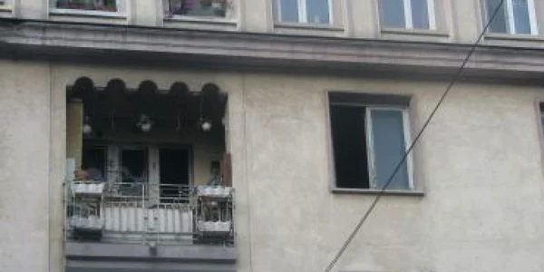 Craiova: I-au luat foc vechiturile din casă