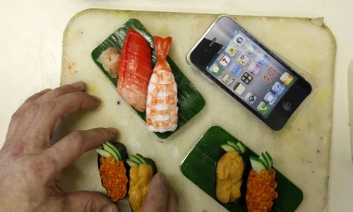 Japonezii sunt nebuni după iPhone şi mâncare (foto: Reuters) jpeg