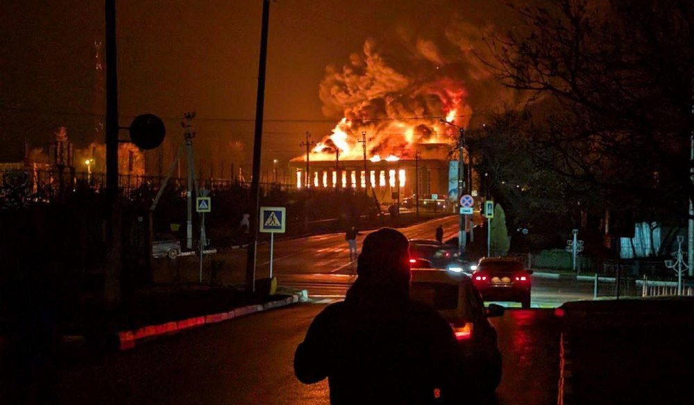 Droni napadli Korochyo v regiji Belgorod: Požar v trgovskem centru in izpadi električne energije