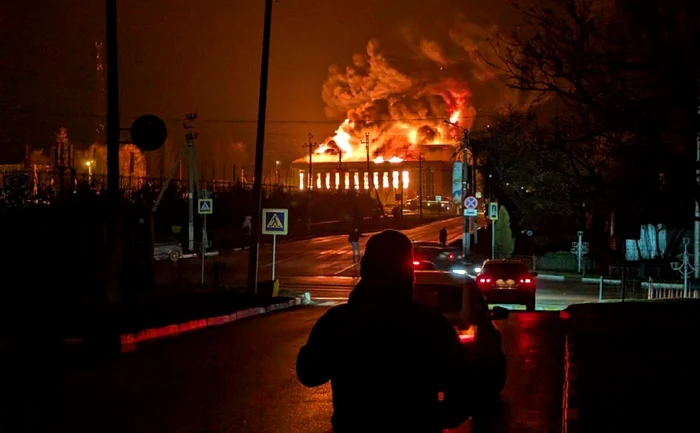 Un centru comercial din regiunea Belgorod a fost cuprins de flăcări FOTO: Telegram/ Ukraine Fights