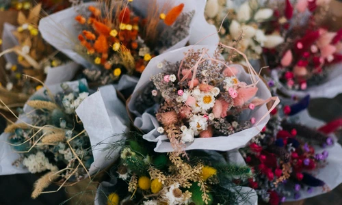 Tradit╠ªii s╠ªi tendint╠ªe i╠én aranjamentele de flori pentru Ziua I╠éndra╠ågostit╠ªilor jpg