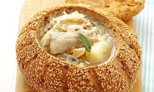 ciorba de varza  cu carne in paine jpeg