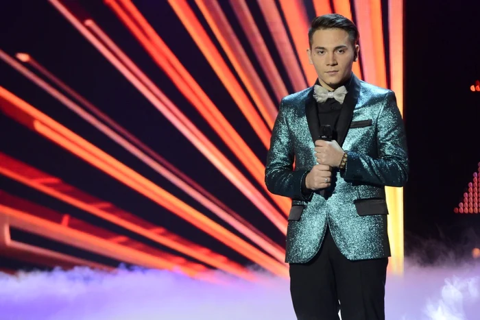 Florin Răduţă s-a prezentat la X
Factor drept „un ospătar care ştie să şi cânte“ FOTO Antena
1