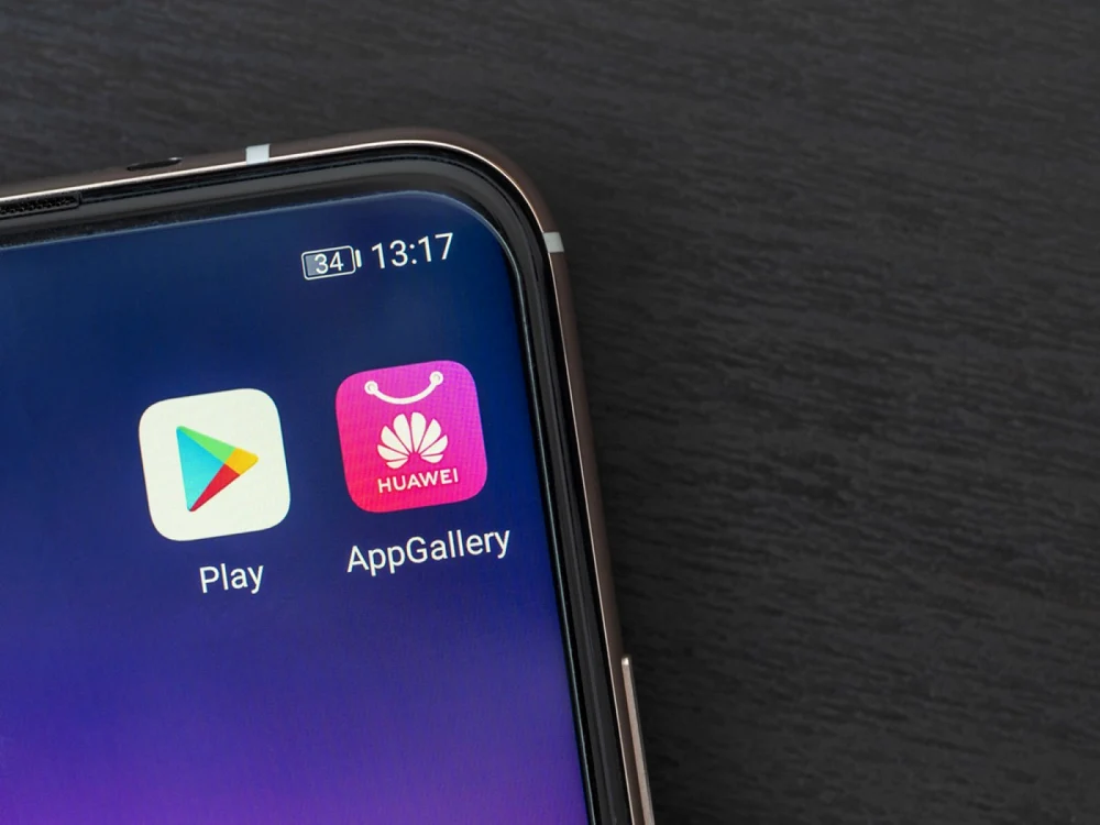 HUAWEI AppGallery şi Google Play. FOTO Shutterstock