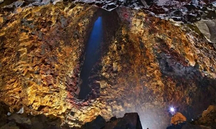 De curând a avut loc prima expediţie umană în inima unui vulcan jpeg