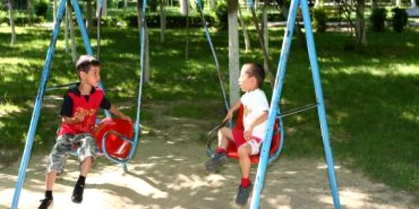 Bucureşti: Jocurile copilăriei în parc