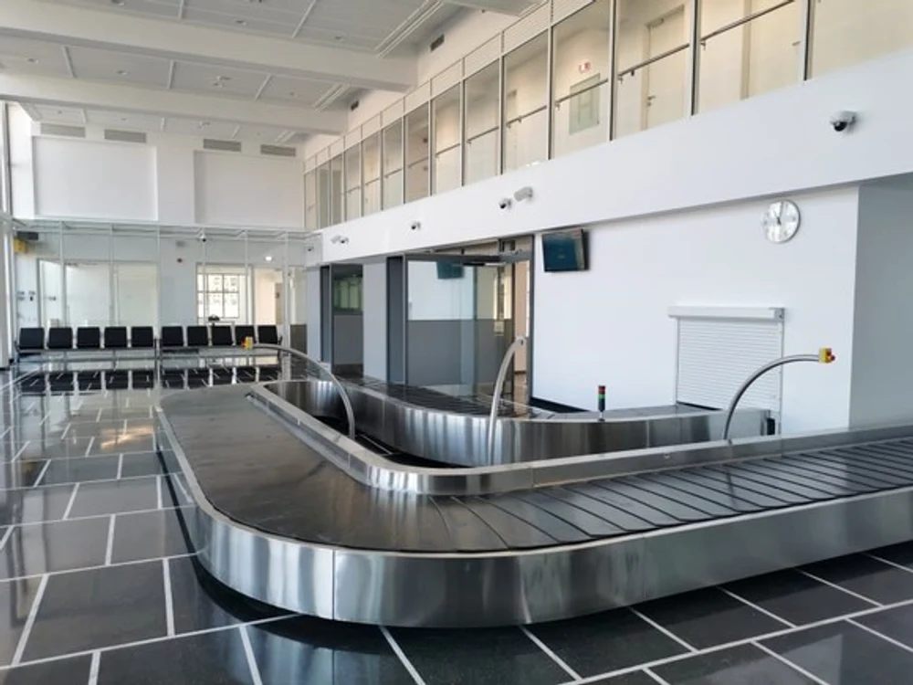 
    Zona de check-in a Aeroportului Băneasa   