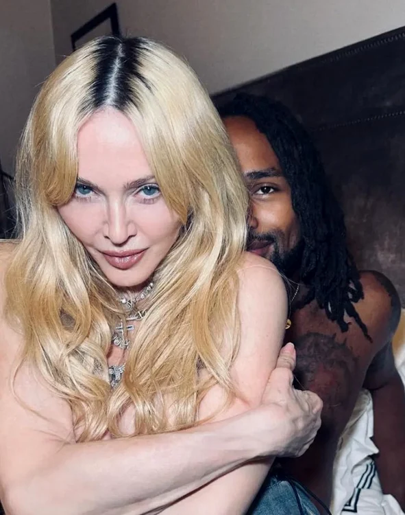 Madonna, în pat alături de noul iubit (Foto: Instagram)