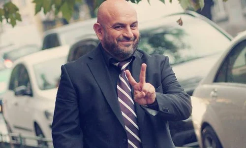 Alin Gălățescu, un ginere elegant în costum și cu cravată jpeg