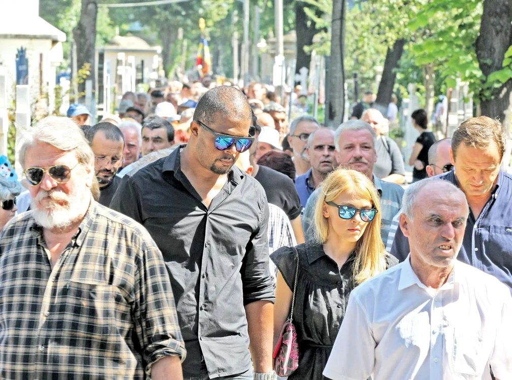 Printre cei care au venit la căpătâiul  lui Szobi Cseh au fost Cabral şi soţia lui  Andreea, dar şi colegi de-ai cascadorului
