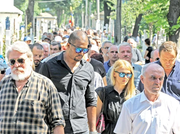 Printre cei care au venit la căpătâiul lui Szobi Cseh au fost Cabral şi soţia lui Andreea, dar şi colegi de-ai cascadorului