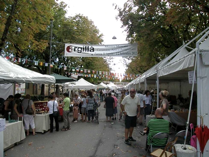 Standul de la Argilla-Italia al ceramiştilor hurezeni, vizitat de multi turisti