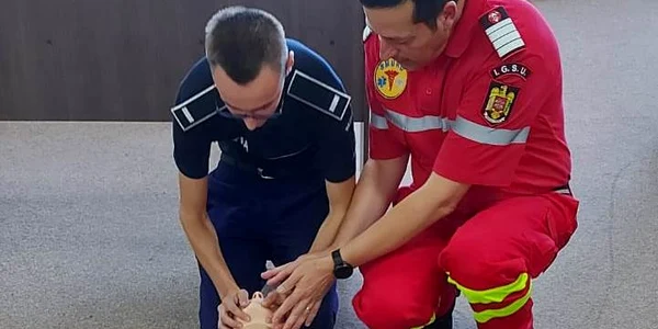instruire prim ajutor politisti FOTO ISU Calarasi jpg