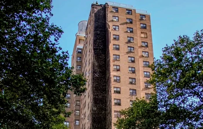 Alertă majoră în New York. Un bloc de 17 etaje s-a prăbușit.