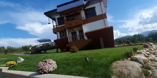 Casa Rasturnata  Sibiu Lucia Matincu jpg