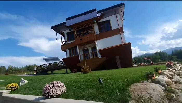Casa Intoarsă din județul Sibiu. FOTO captură video YouTube Lucia Matincu