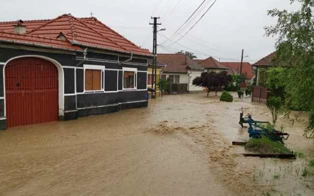 Inundaţii în judeţul Hunedoara. Foto: ISU Hunedoara.