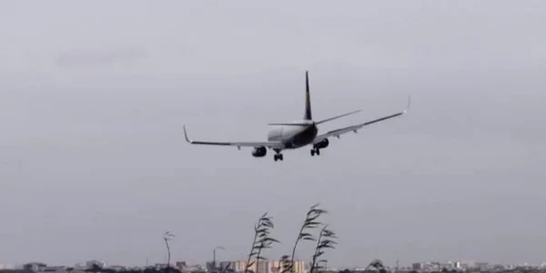 avion ryanair aterizare ratata valnecia foto captura video