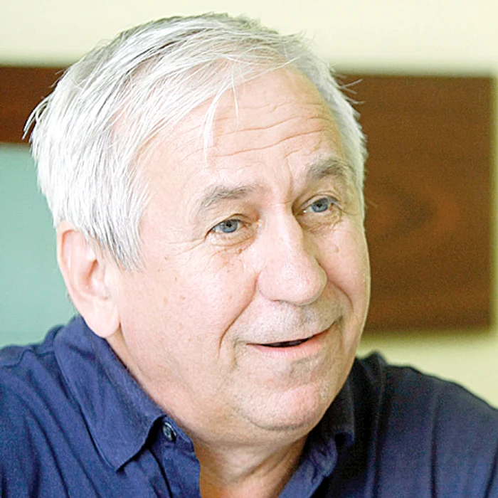 George Mihăiță,directorul Teatrului de  Comedie, ar vrea să mai colaboreze cu  actriţa, dar colegii sunt speriaţi că ea  şi-a lipit pe haine pozele cu Iurie Darie